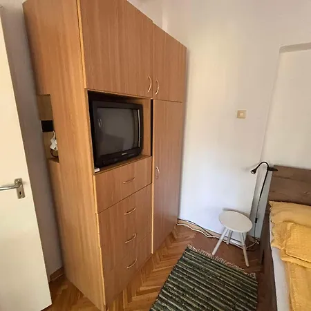 Virginia Apartment *