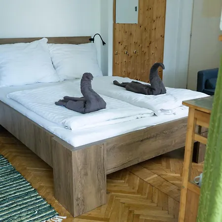 Virginia Apartment