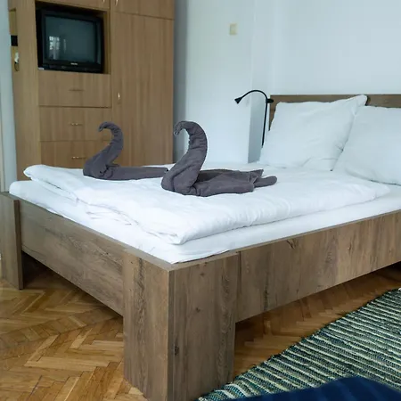Virginia Apartment