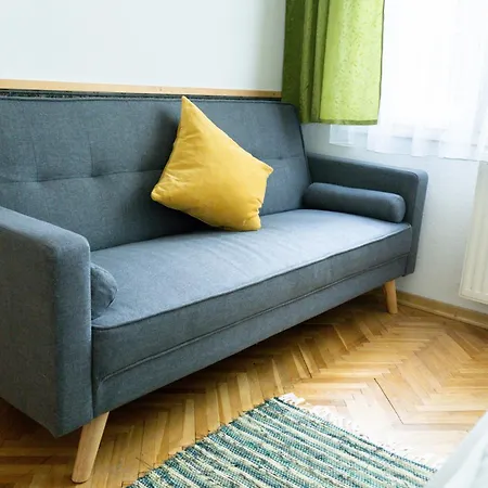 Virginia Apartment *